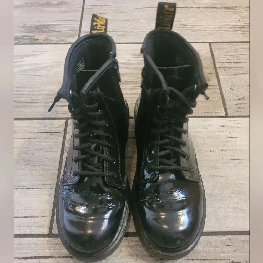 DR. MARTENS 1460 AirWair black patent leather 8 eye lace-up zipper boots Size 3